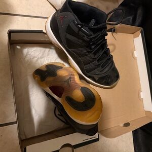 Jordan Men's Black with Gum Outsole Retro Basketball Shoes